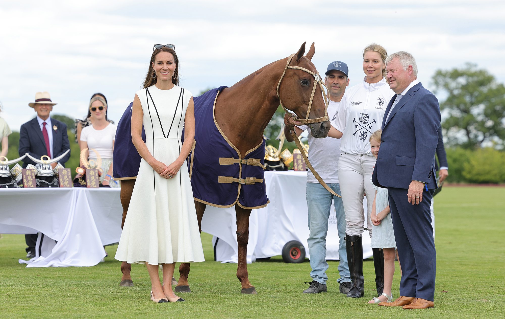 Кейт Миддлтон сразила элегантным белоснежным образом на матче по поло: даже муж не устоял